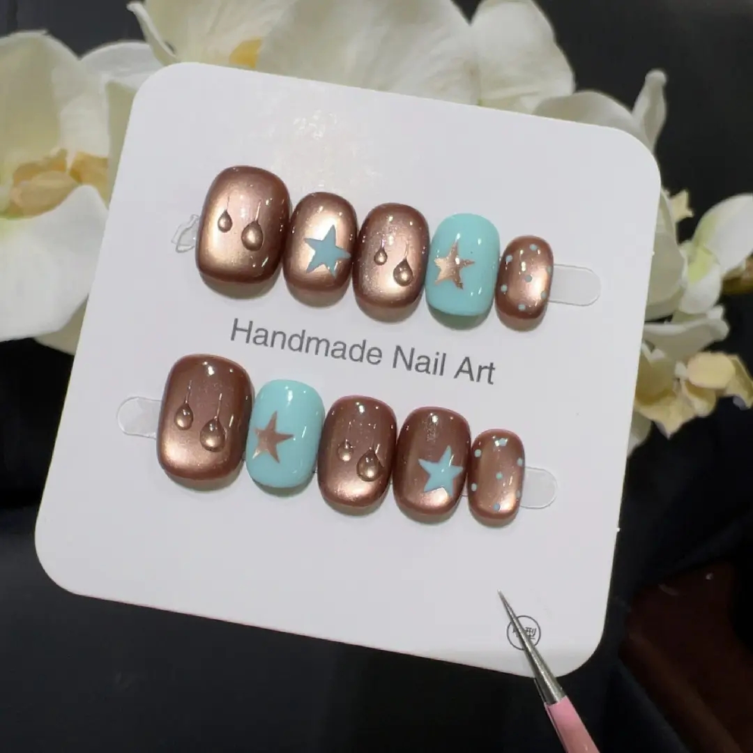 Nail Art French Nails - Petites gouttelettes d'eau marron haut de